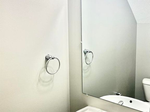 4th image of 1740 Baltimore Dr APT B