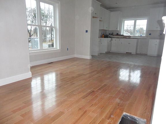 3rd image of 11 Kensington Pl #11