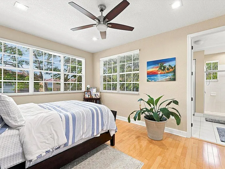 701 SW 147th Ave — Photo 14