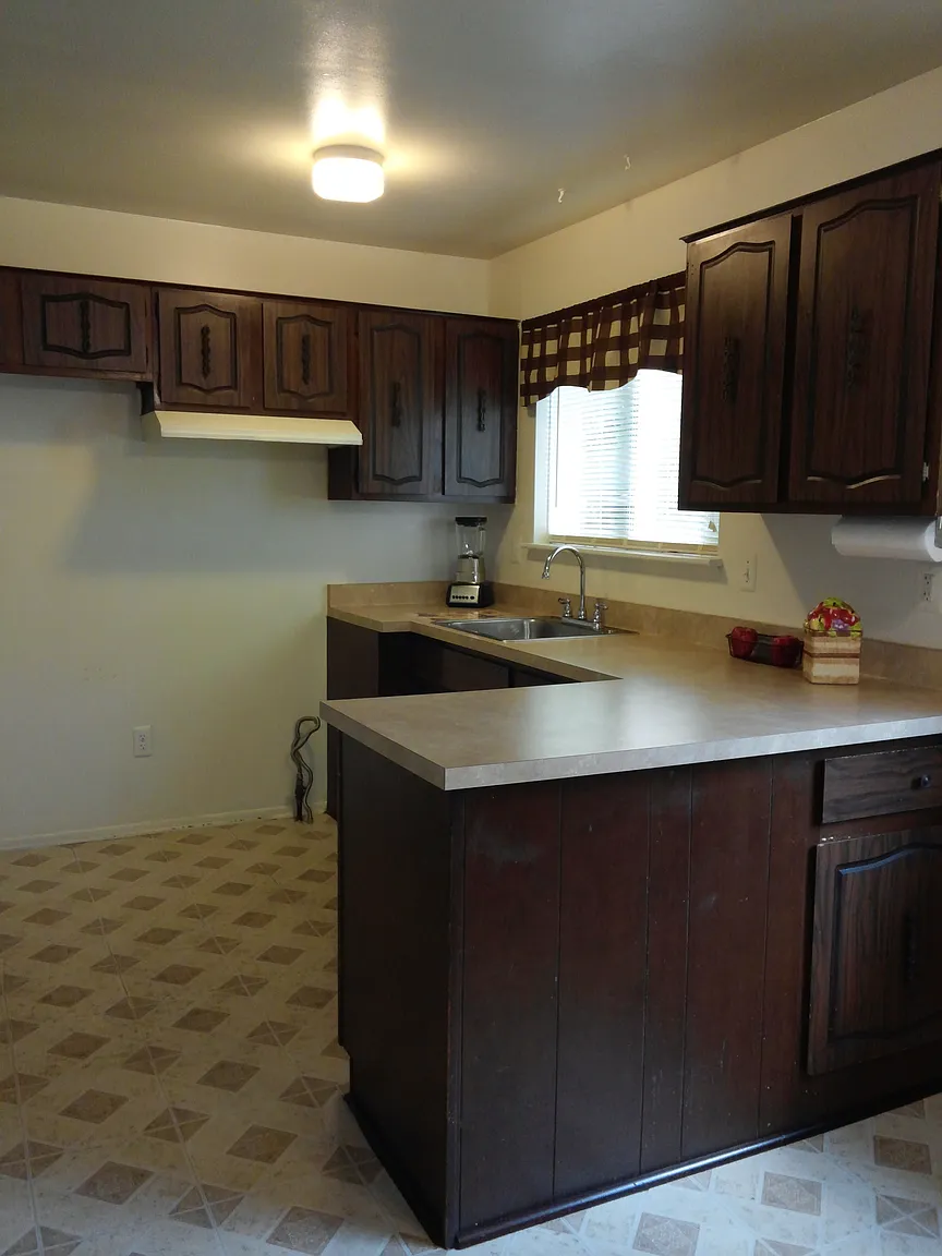 28445 Oakwood St photo 1