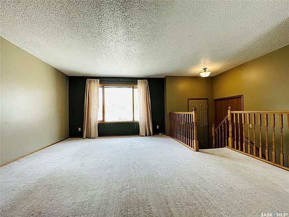 3rd image of 1363 Underhill Cres