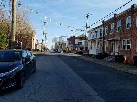 3rd image of 1814 W 5th St