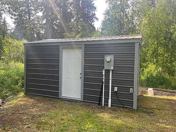 3rd image of 814 Oak Bay