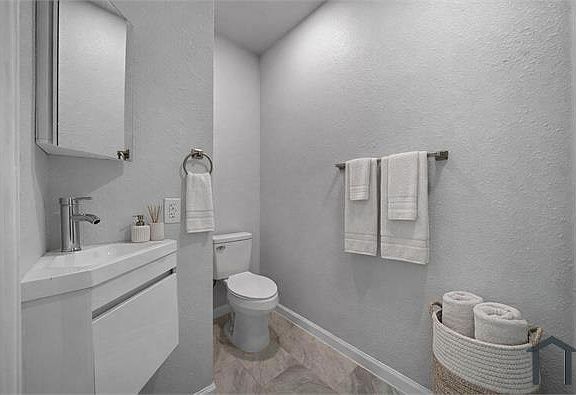 4th image of 715 28th St #A