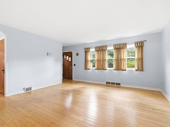 3rd image of 217 Redfield Ave