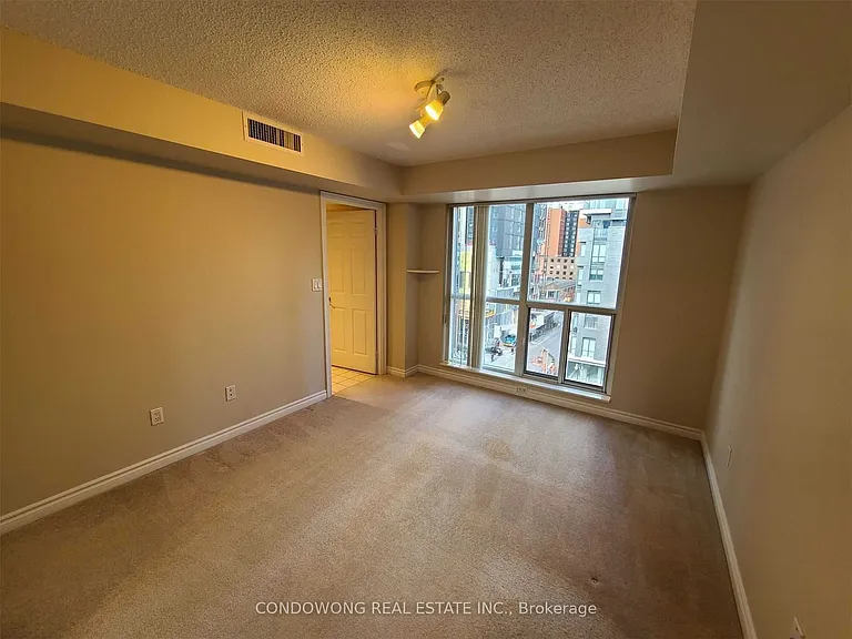 270 Wellington St W #819 — Photo 6
