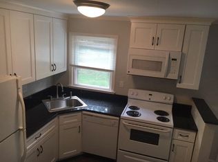 26 Hobart Ln, Amherst, MA 01002