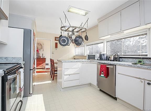 3rd image of 1602 Fairfield Dr #9