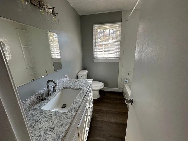 1209 Craigmont Dr — Photo 5