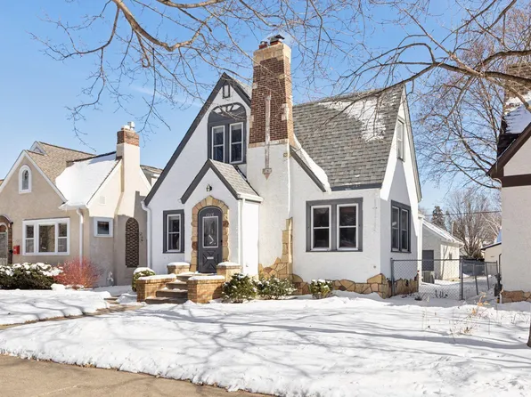 1516 Arona St, Saint Paul, MN 55108