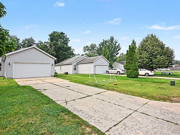2nd image of 818 W Indiana Ave