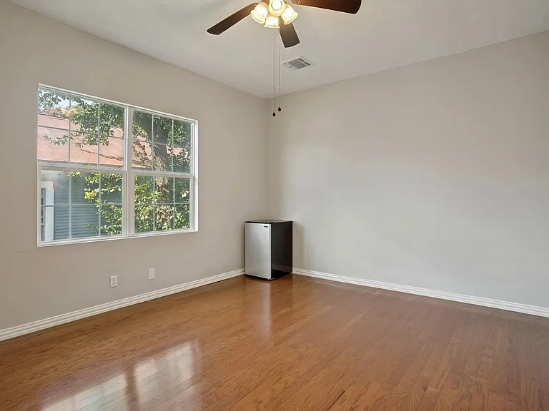 2219 N Flores St — Photo 16