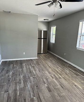 5th image of 912 Turner St