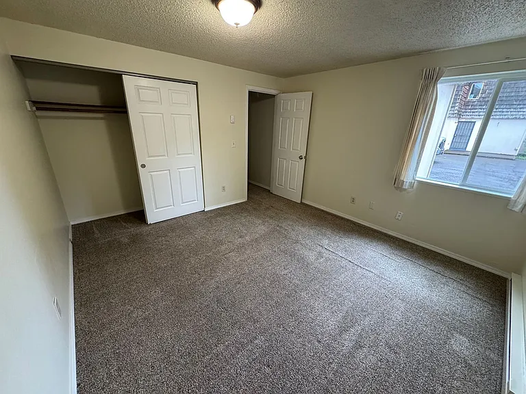 197-2105-09 Lincoln — Photo 8