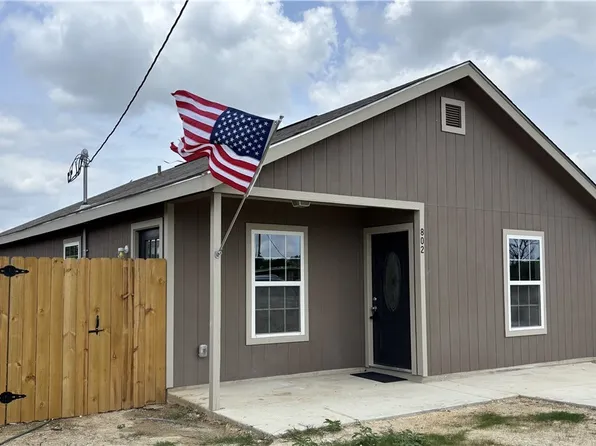 802 E 6th St, Nixon, TX 78140