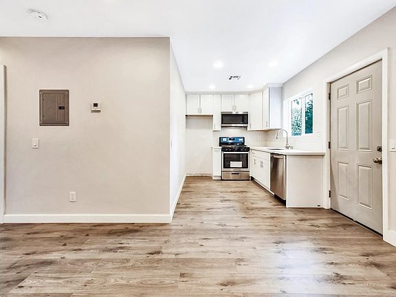 3rd image of 7443 Beckford Ave