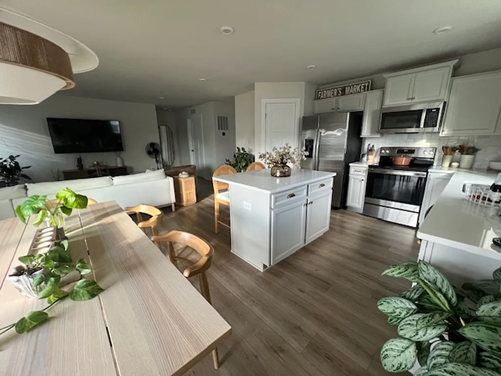 3 bed, 2.0 bath, 1365 sqft, $3,000 — Photo 4