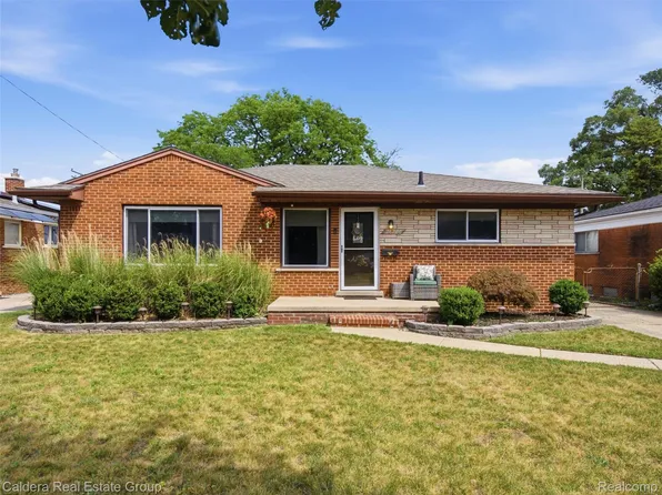 28726 Suburban Dr, Warren, MI 48088