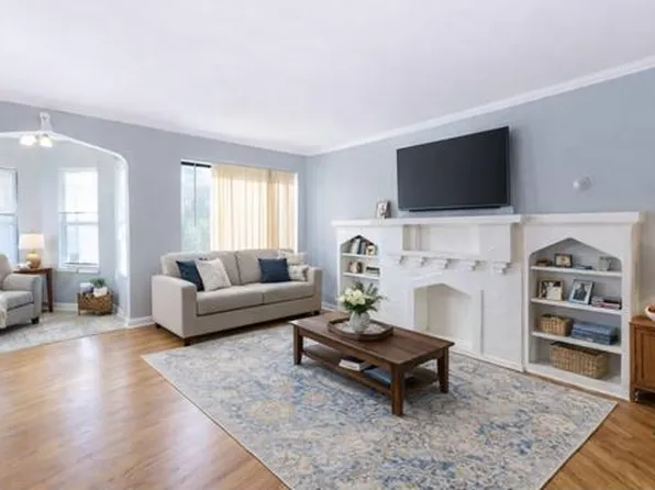 7628 S Essex Ave #1N, Chicago, IL 60649