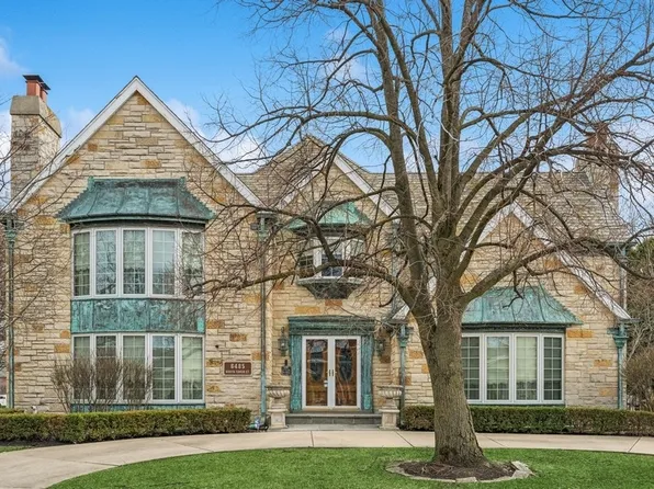 6485 N Tower Ct, Lincolnwood, IL 60712