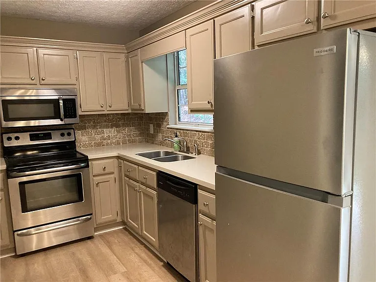 6110 Lakeside Ct — Photo 6