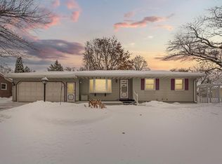 117 Sherrie Ln, Woodbury, MN 55125