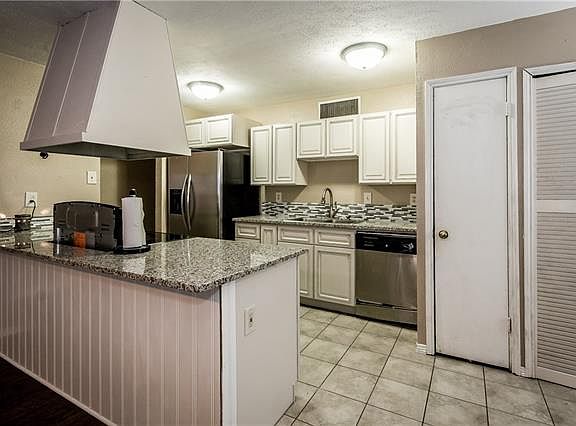 3rd image of 5320 Strickland Ave