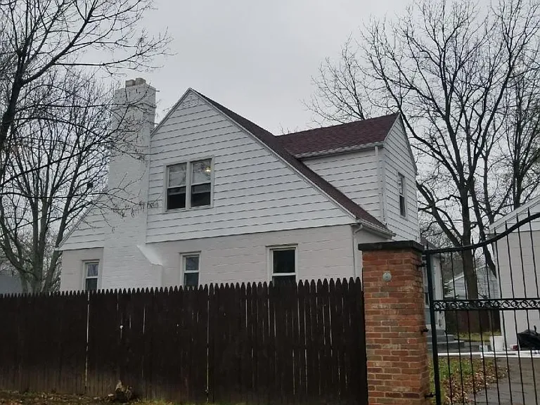2901 Oakley Ave — Photo 1