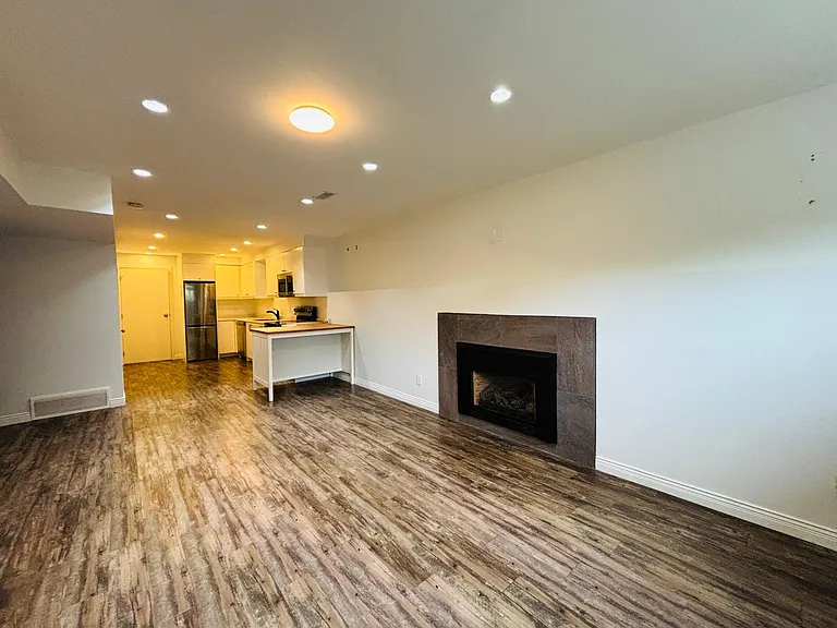 2629 E 6th Ave — Photo 11