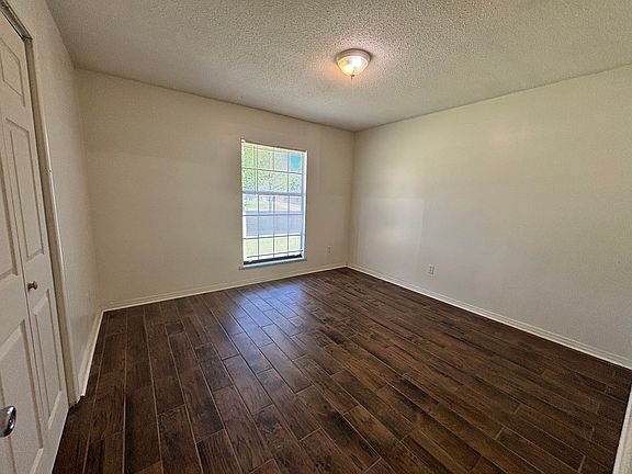 3rd image of 1040 Anderson Dr