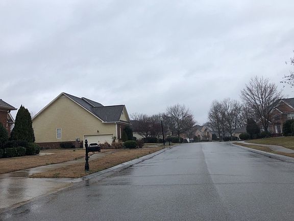 4th image of 1020 Norfolk Green Cir