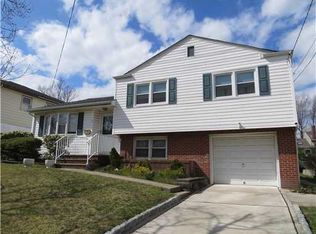 8 Lambert St, Woodbridge, NJ 07095