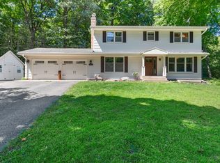 26020 Valleywood Ln, Shorewood, MN 55331
