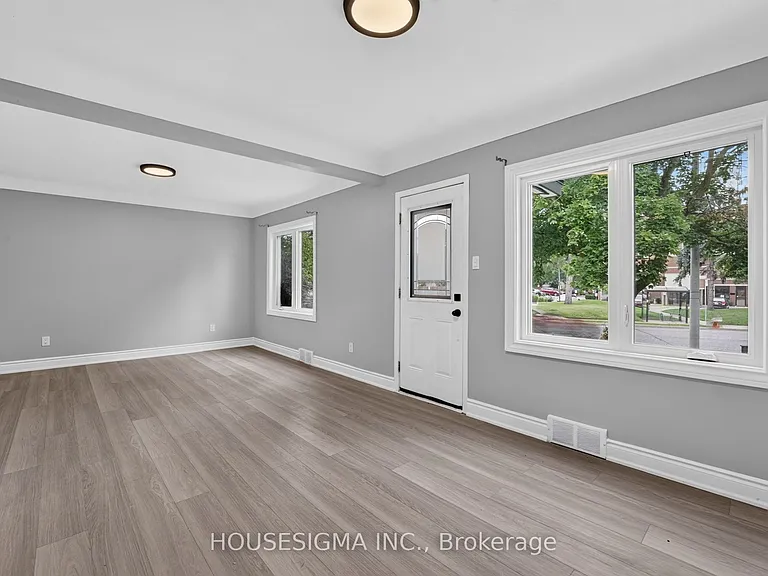 342 Carlton St — Photo 4