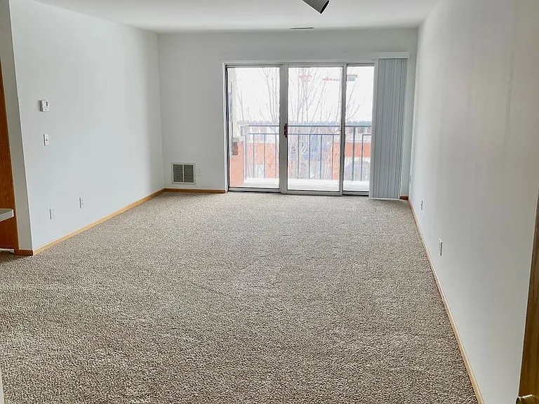 Riverwalk Apartments — Photo 23