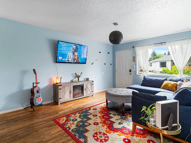 8828 N Hodge Ave — Photo 4