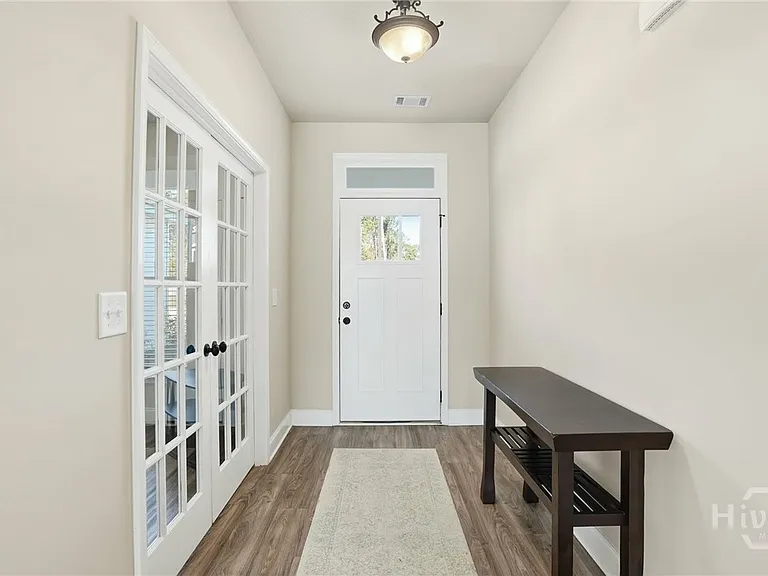 141 Hayden Pl — Photo 2