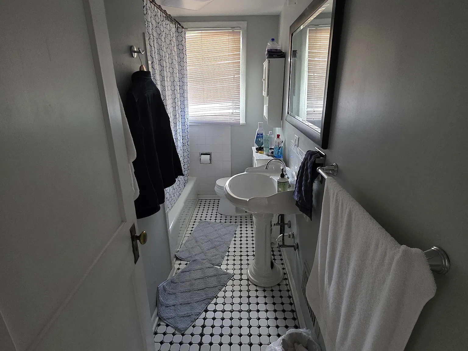 2 bed, 1200 sqft, $1,800 — Photo 3