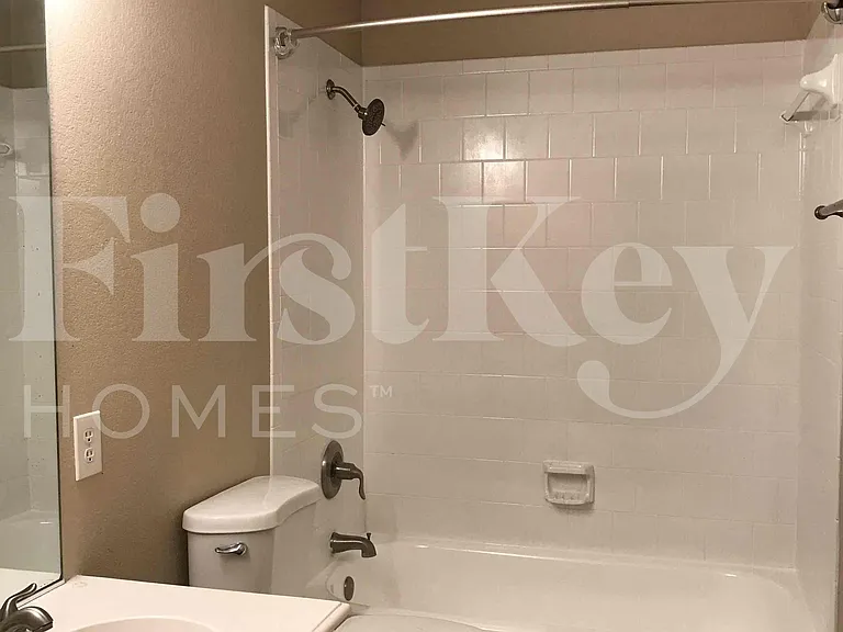 8604 Orleans Ln — Photo 9