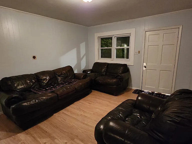 910 Hill Ter — Photo 11