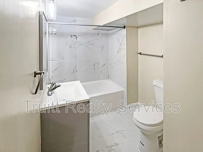 2 bed, 2.0 bath, 867 sqft, $1,600 — Photo 4