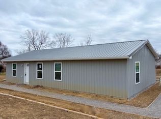 606 9th St, Carmi, IL 62821