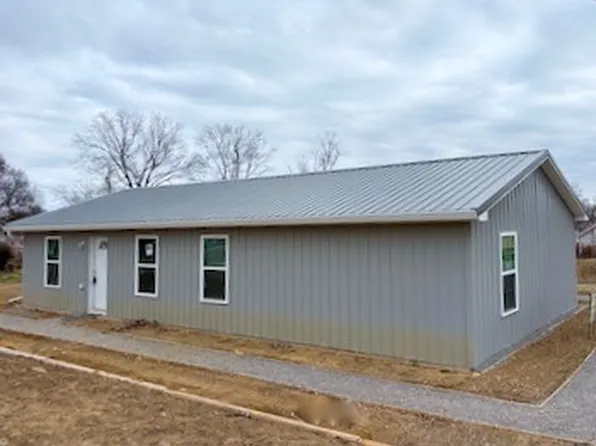 606 9th St, Carmi, IL 62821