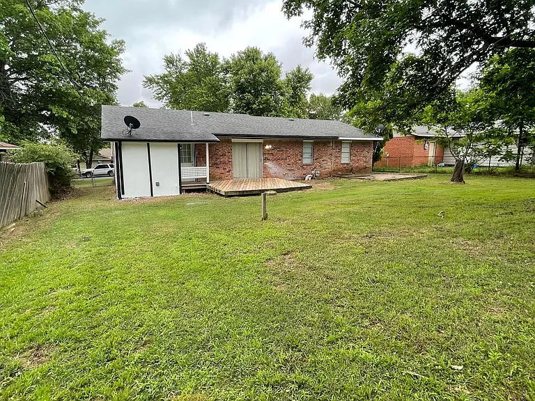 311 Dogwood Dr — Photo 4