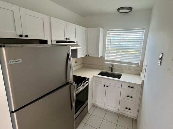2813 NE 27th St APT 3