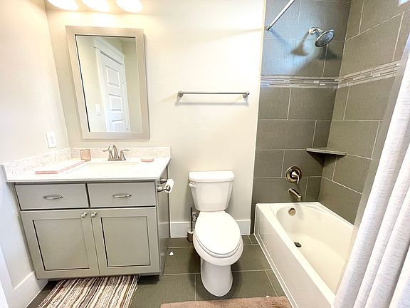 Full bathroom on the first floor.