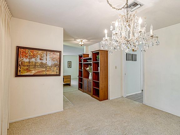 5th image of 456 Aruba Ct