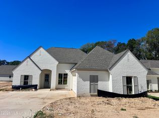 352 Aurora Cir, Canton, MS 39046
