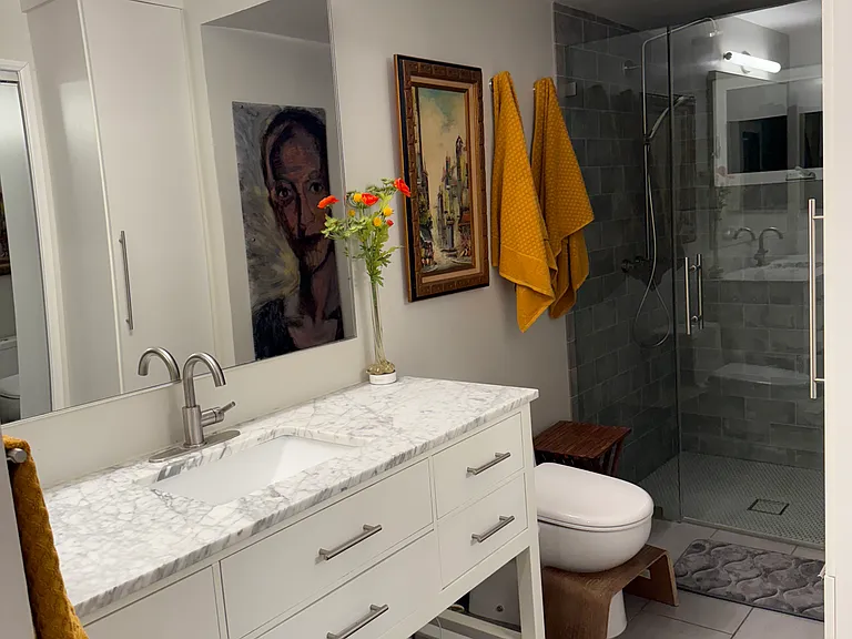 Primary bedroom ensuite