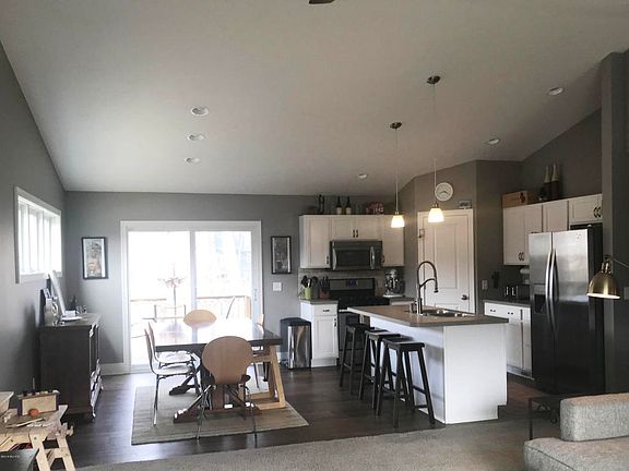 4th image of 2578 Lawncrest Dr NE